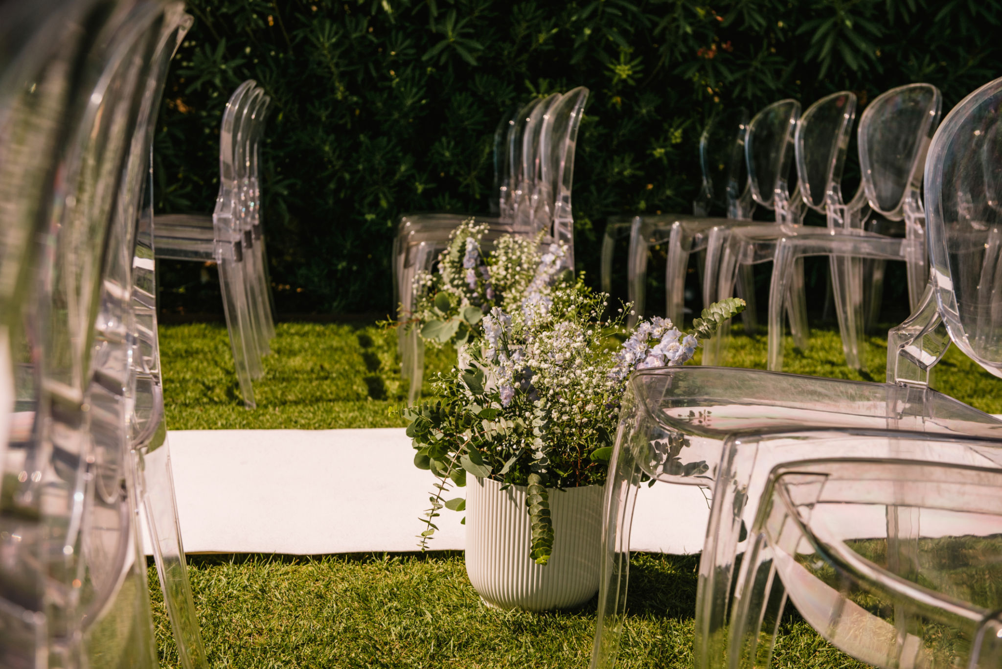 Serene Elegance: A Beautifully Decorated Wedding Ceremony Space